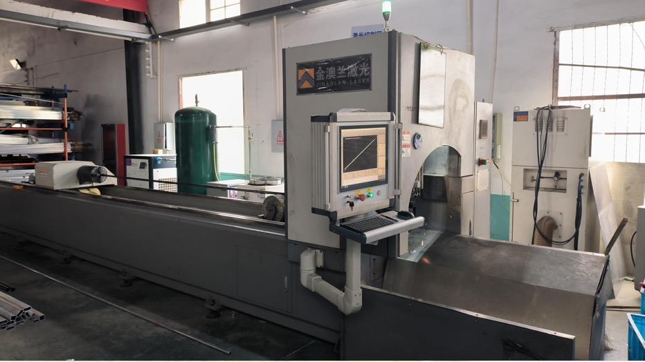 Laser tube cutting machine
